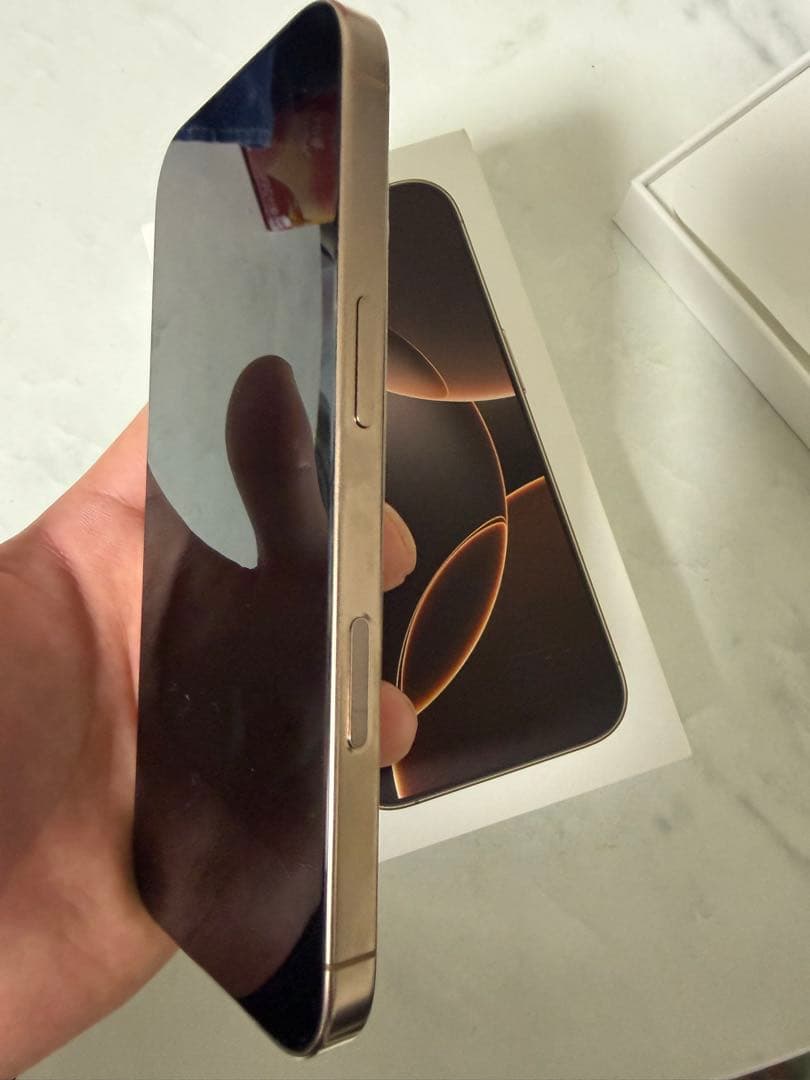 Apple iPhone 16 Pro ゴールド 本体