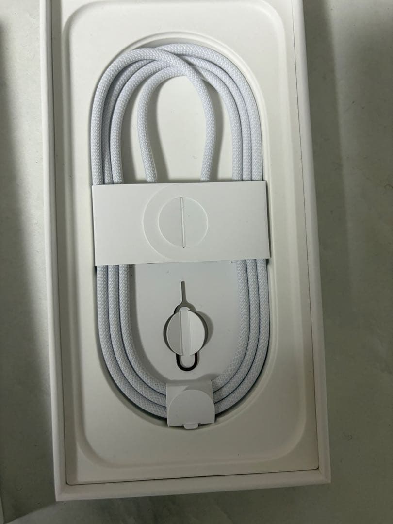 Apple iPhone 16 Pro ゴールド 本体