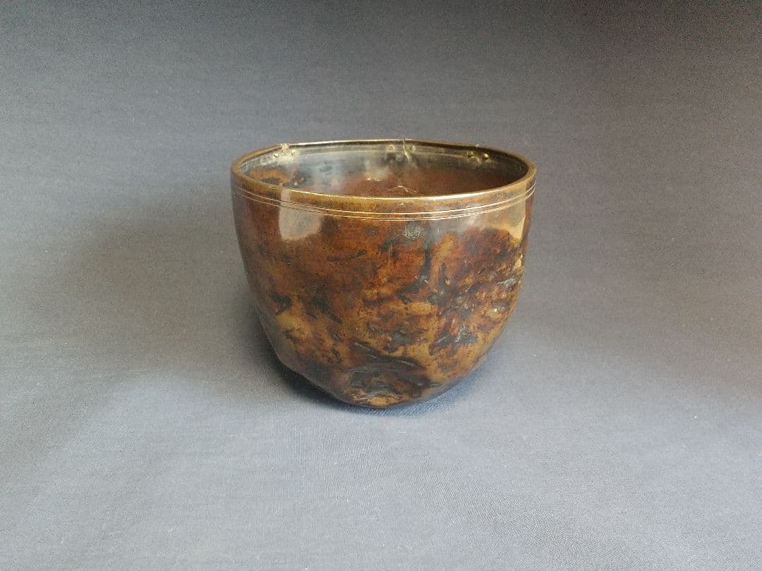 砂張の建水 (数寄者、大塚益郎)