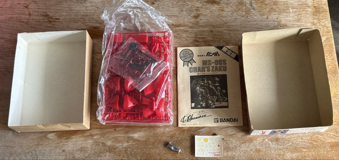 旧バンダイ1/144 MS-06S 限定版シャア少佐専用ザク　機動戦士ガンダム