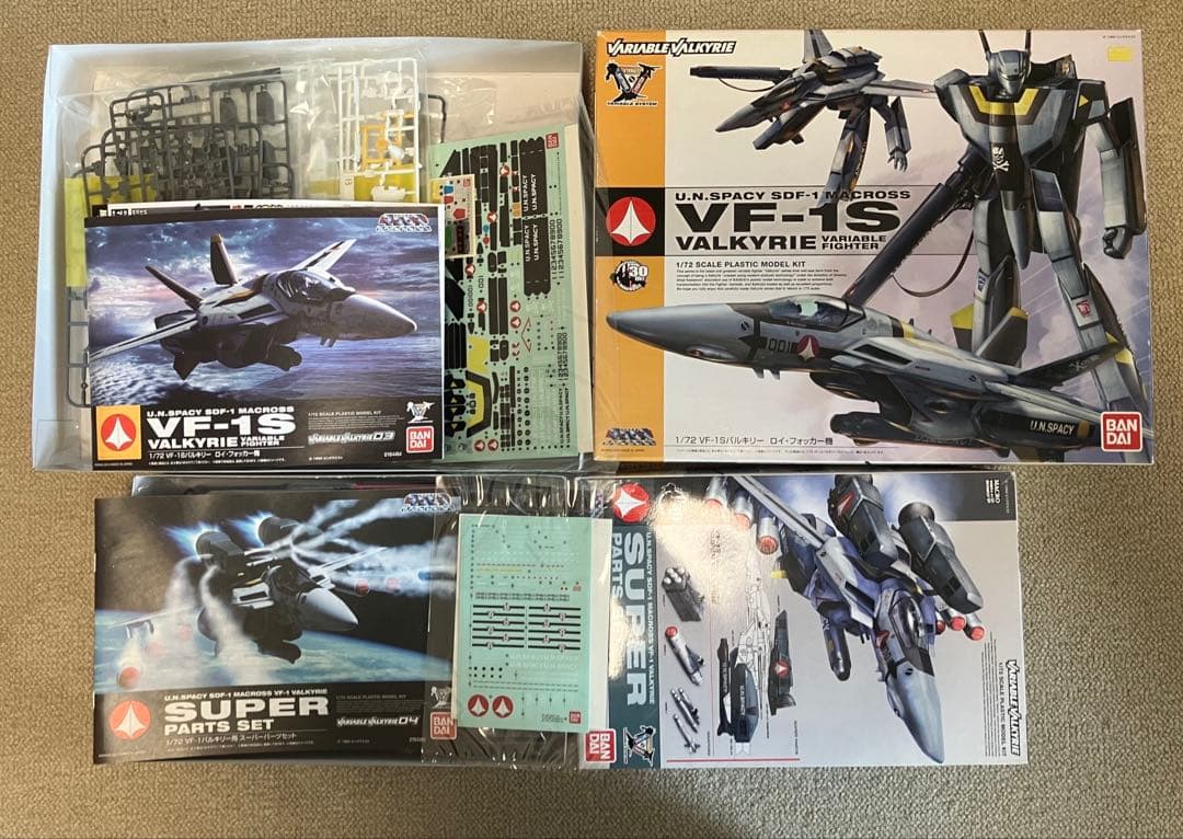 1/72 VF-1S バルキリー ロイ・フォッカー機＋スーパーパーツ バンダイ