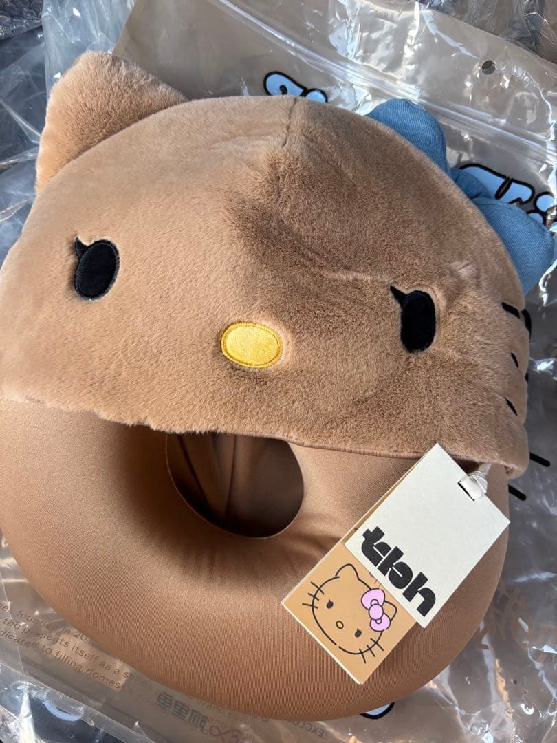 Hello Kitty x TBH ネックピロー