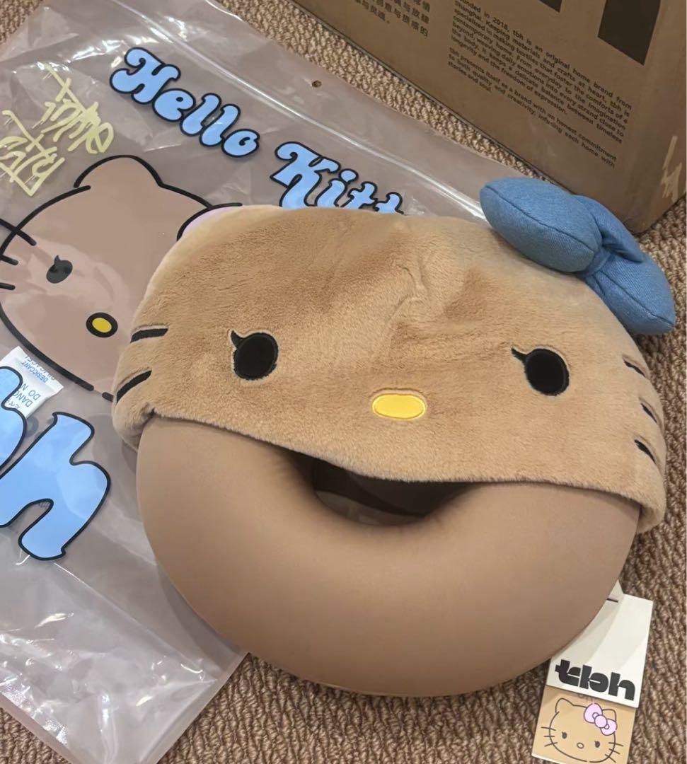 Hello Kitty x TBH ネックピロー
