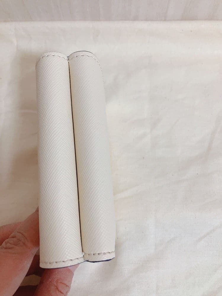 ほぼ未使用☆MARNIマルニ ロゴ　サフィアーノレザー 三つ折り財布 アイボリー