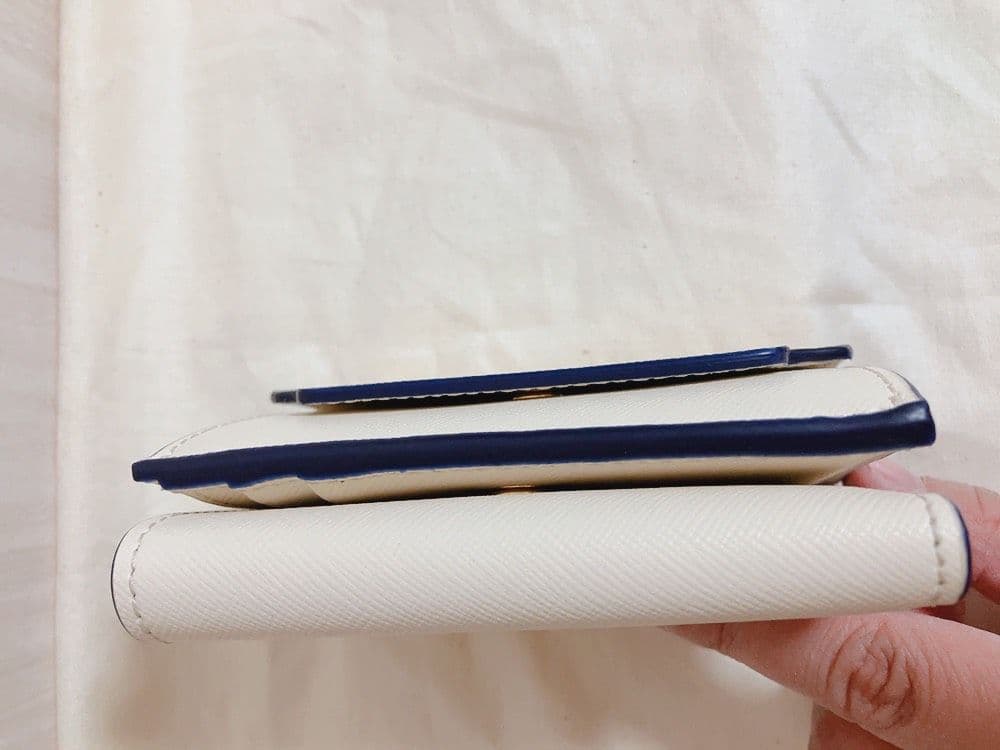 ほぼ未使用☆MARNIマルニ ロゴ　サフィアーノレザー 三つ折り財布 アイボリー