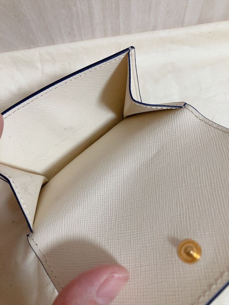 ほぼ未使用☆MARNIマルニ ロゴ　サフィアーノレザー 三つ折り財布 アイボリー