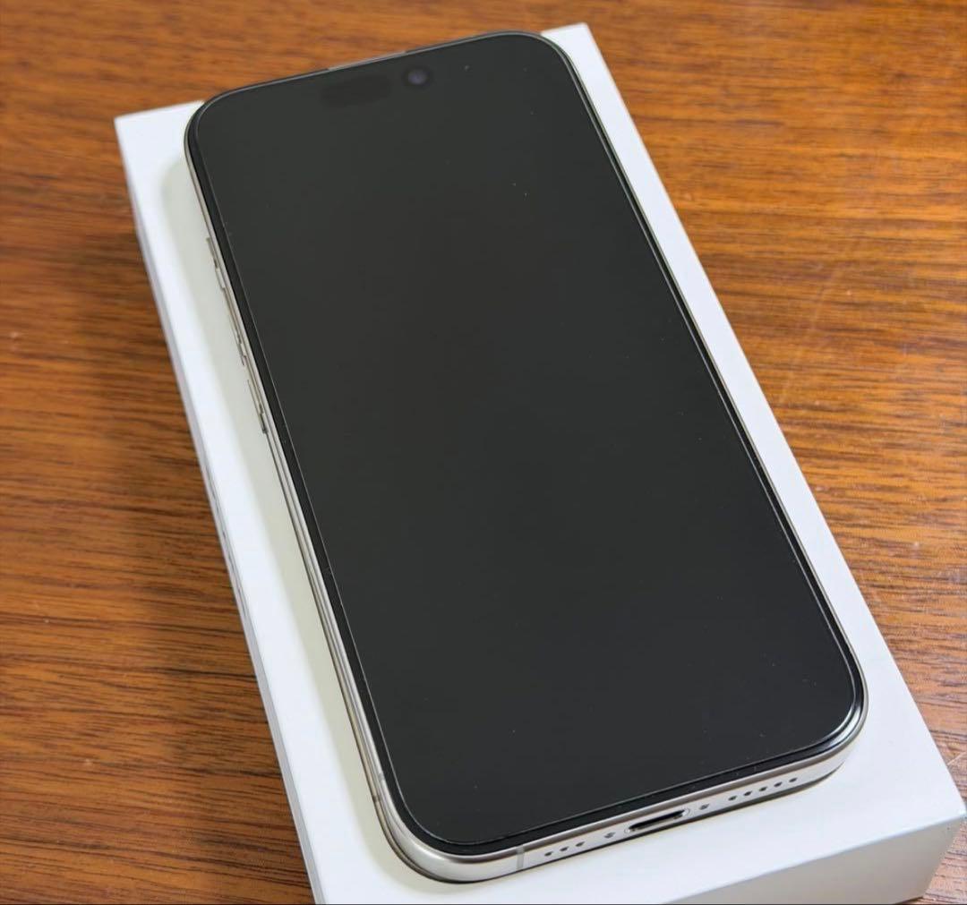 iPhone 15 pro 512GB ナチュラルチタニウム SIMフリー 美品