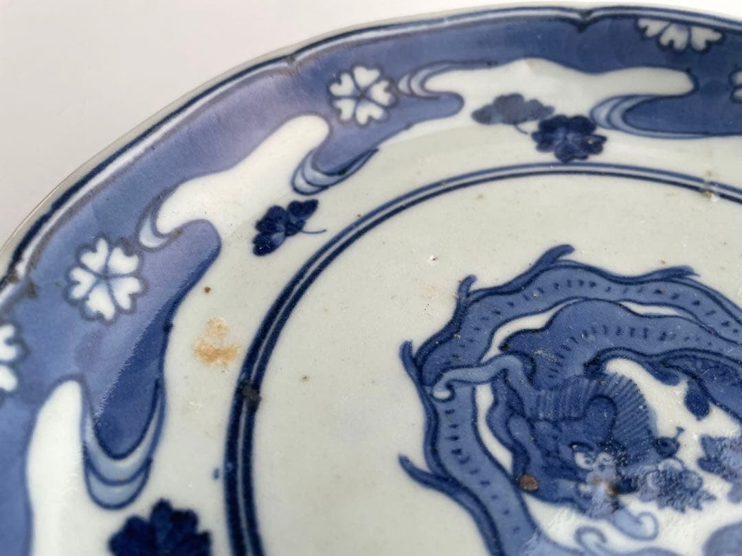 骨董　アンティーク　古伊万里　染付　流水桜　団龍文様　六寸皿　丸皿　輪花皿