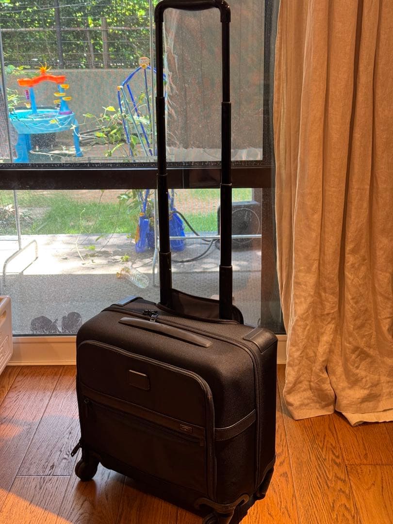 美品　TUMI ALPHA2 コンパクト・4ウィール・ブリーフ　おまけ付き