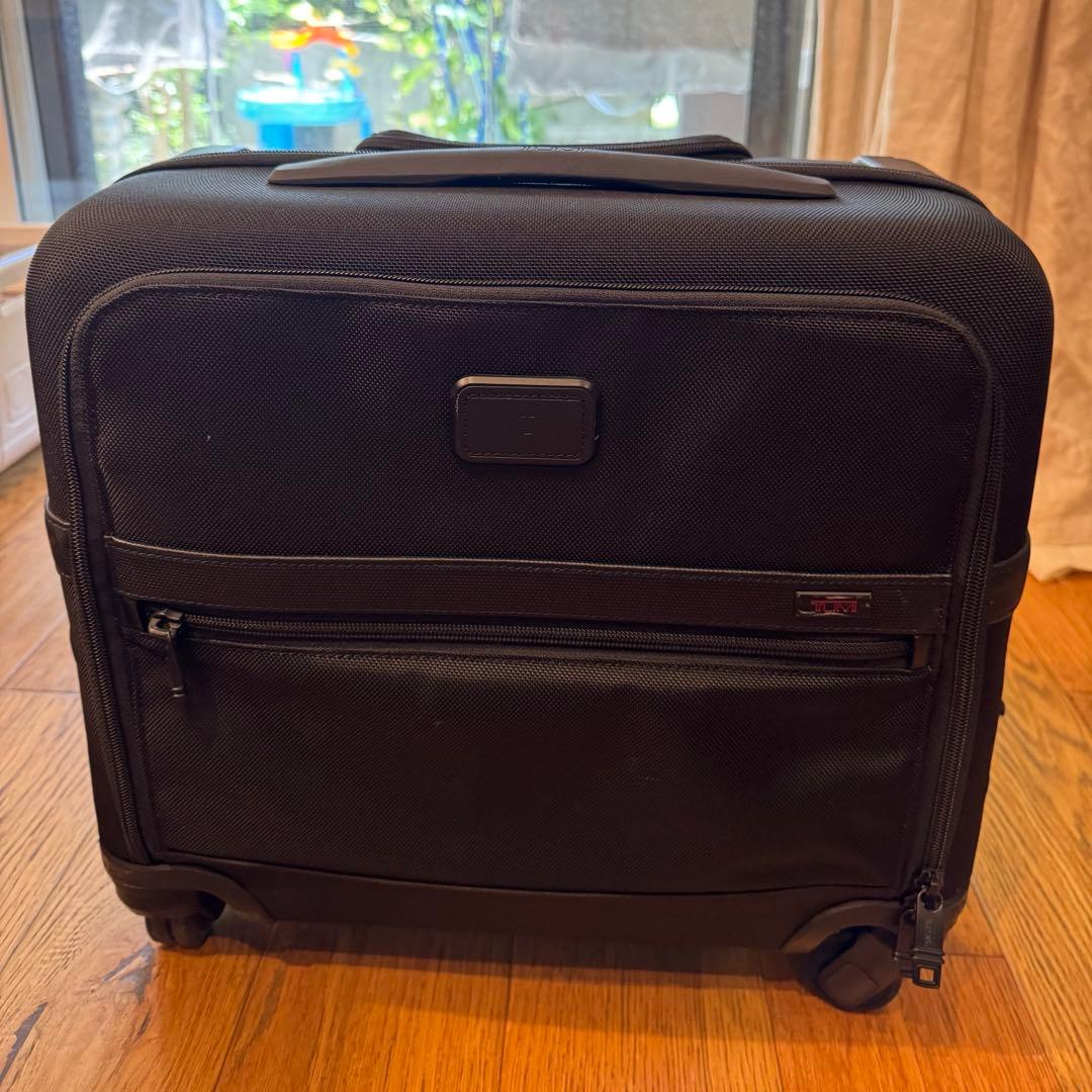 美品　TUMI ALPHA2 コンパクト・4ウィール・ブリーフ　おまけ付き