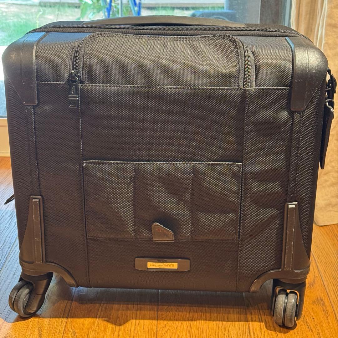 美品　TUMI ALPHA2 コンパクト・4ウィール・ブリーフ　おまけ付き