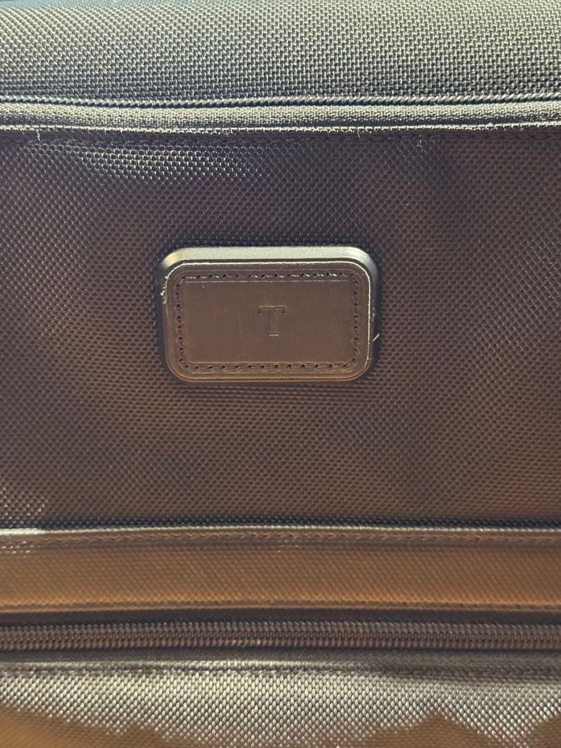 美品　TUMI ALPHA2 コンパクト・4ウィール・ブリーフ　おまけ付き