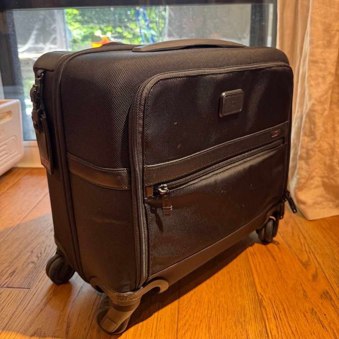 美品　TUMI ALPHA2 コンパクト・4ウィール・ブリーフ　おまけ付き