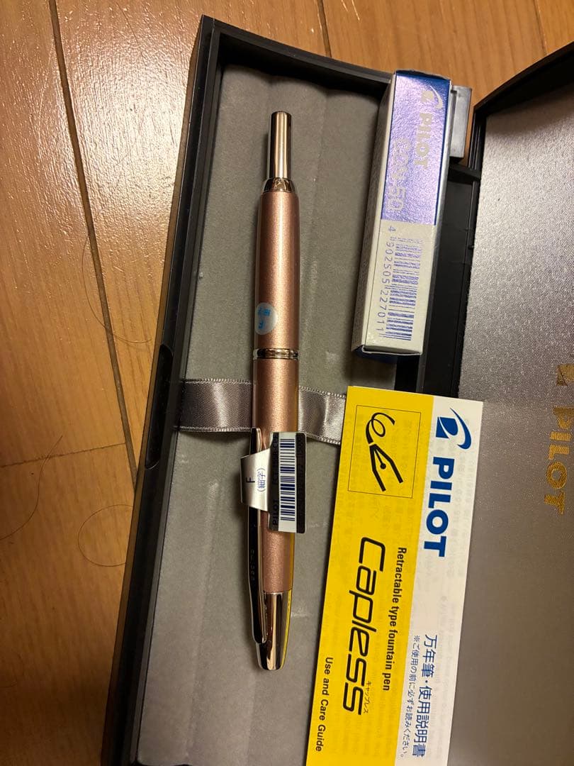PILOT キャップレス　万年筆　ピンク　k18 金