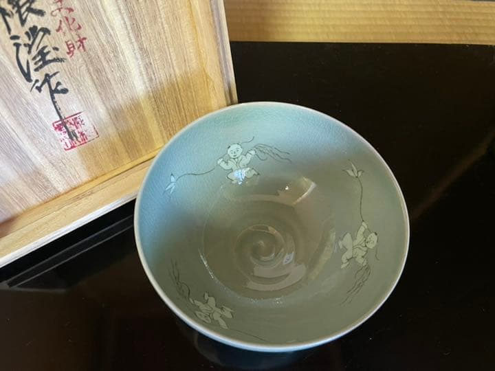 人間文化財 海剛(柳根瀅)「高麗青磁 象嵌唐子茶碗」