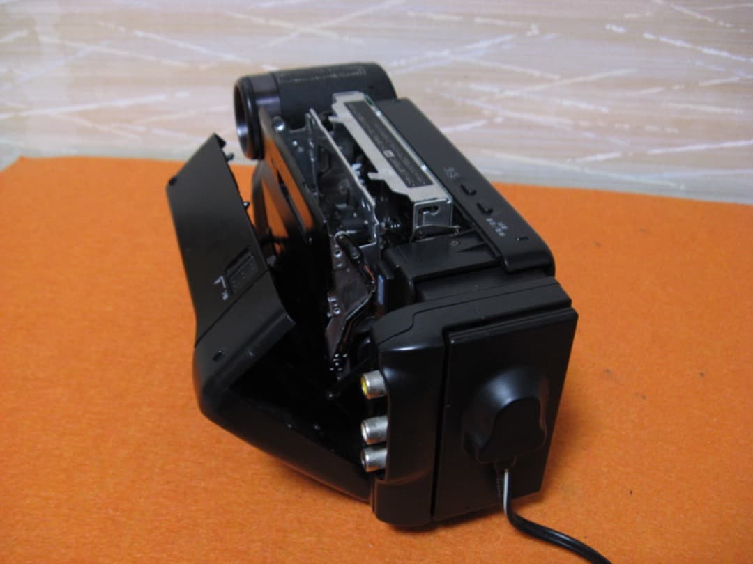 動作OK❗️☆シャープの液晶8ミリビデオカメラ・VL-EL12