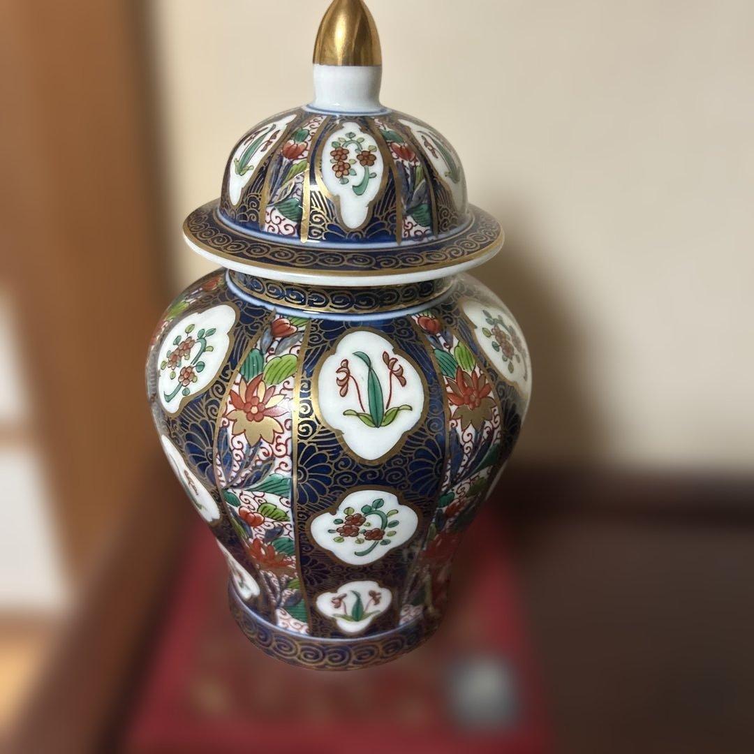 陶器の蓋付き壺 多色花柄