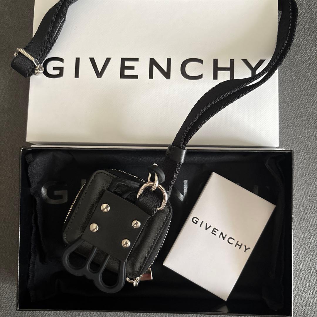 【新品未使用】ジバンシー/Air Pods・スマホケース