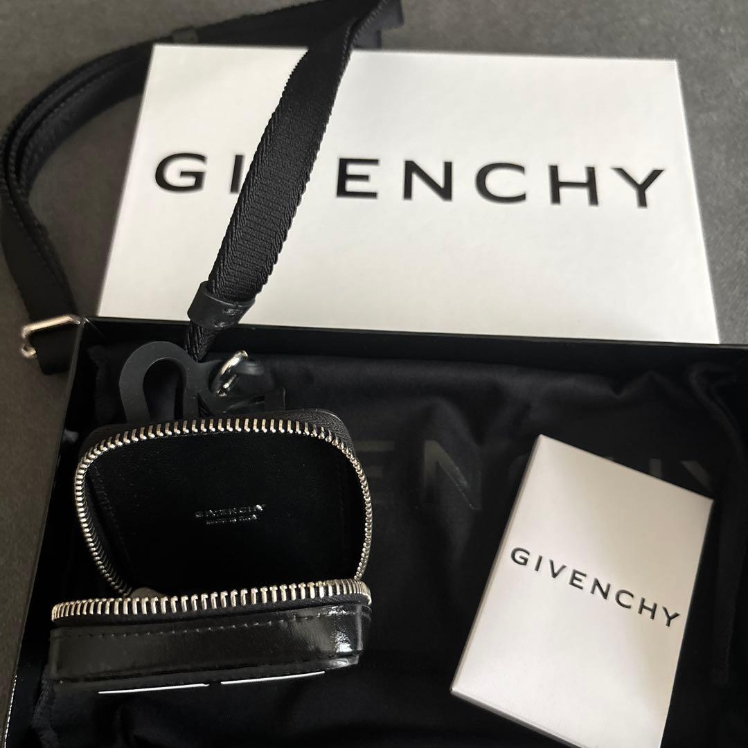 【新品未使用】ジバンシー/Air Pods・スマホケース