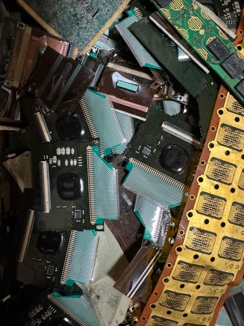 都市鉱山　フレキ　1,400g 金抽出　写真4枚載せてます