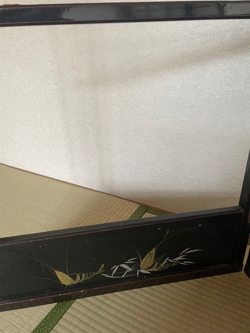 漆塗り　黒の木製衣桁 花の絵柄付き　着物掛け　着物ハンガー　衣桁　骨董品