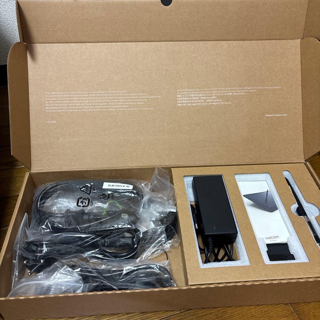 液タブ・ペンタブ Wacom Cintiq22 DTK-2260