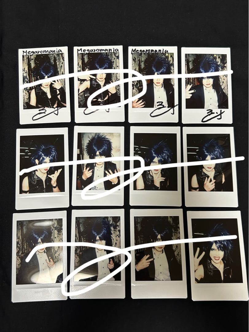 Megaromania 邑詩 チェキ