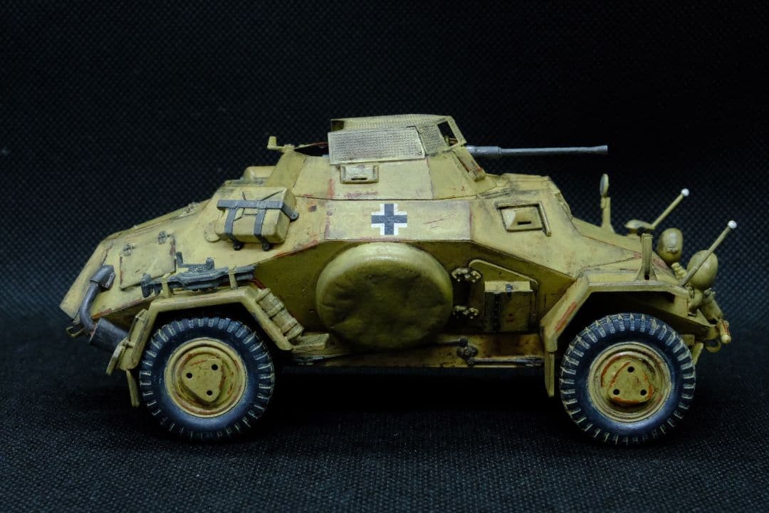 タミヤ【ドイツ軍】 sd.kfz222　1/35完成品　ジオラマベース付き