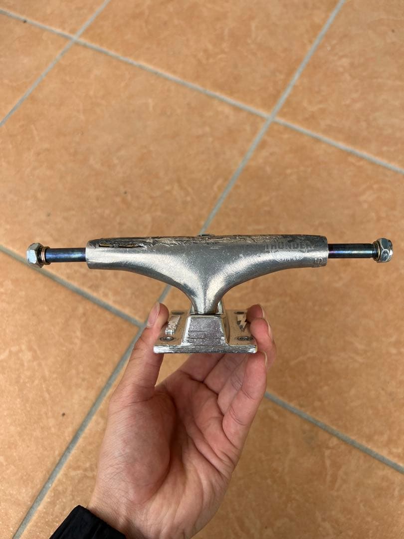 サンダートラック Thunder Trucks 145 チタン