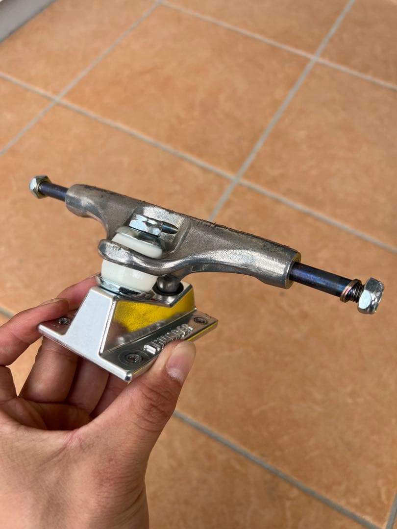 サンダートラック Thunder Trucks 145 チタン