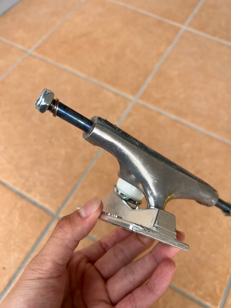 サンダートラック Thunder Trucks 145 チタン