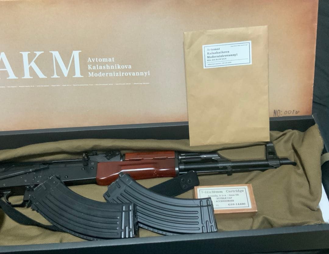 AKM ガスブローバック　スペアマガジン・スリング付き