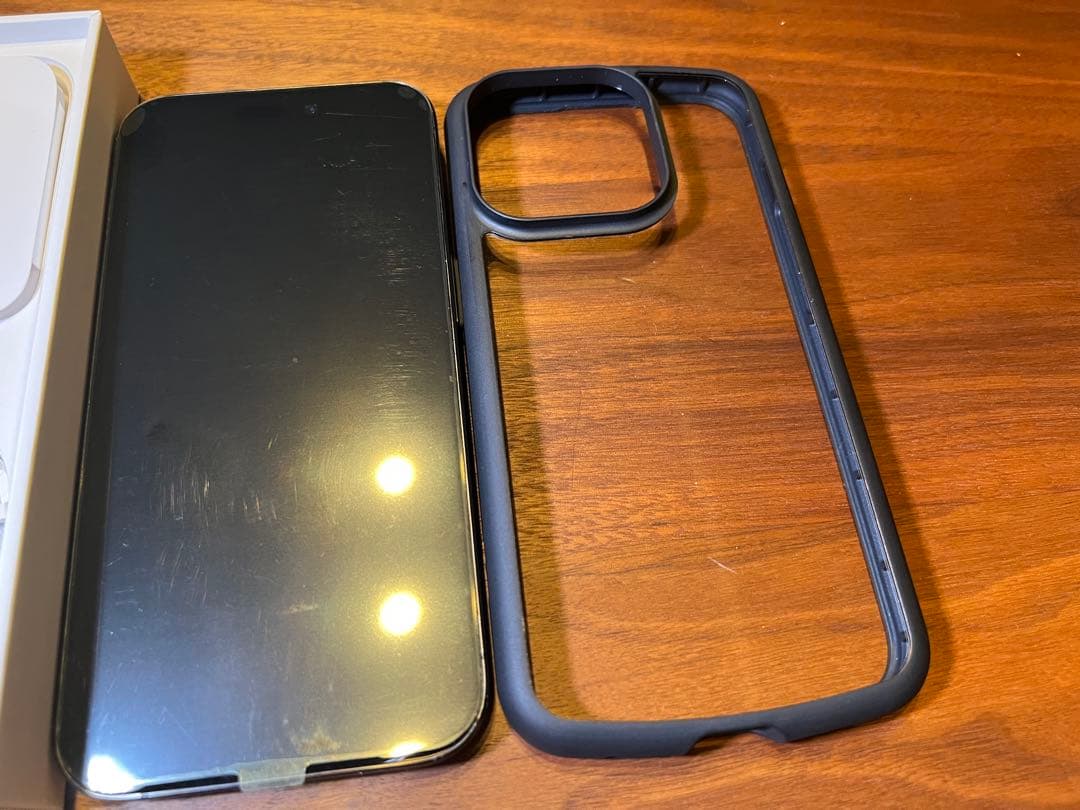 【美品】Apple iPhone15Pro 256G ブラックチタニウム