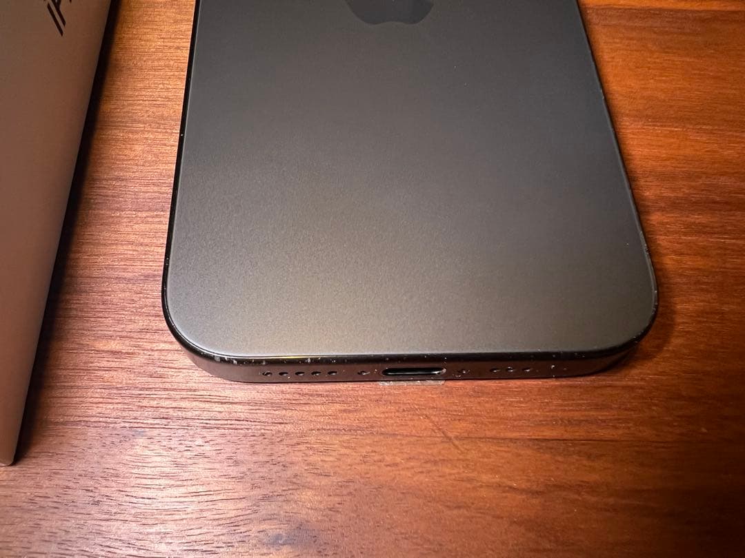 【美品】Apple iPhone15Pro 256G ブラックチタニウム