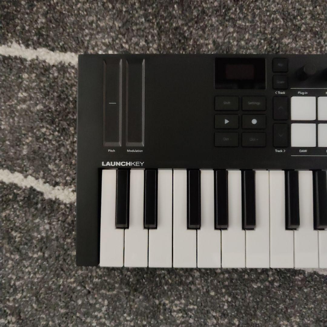 Novation Launchkey MINI 37 MK4 MIDIキーボード