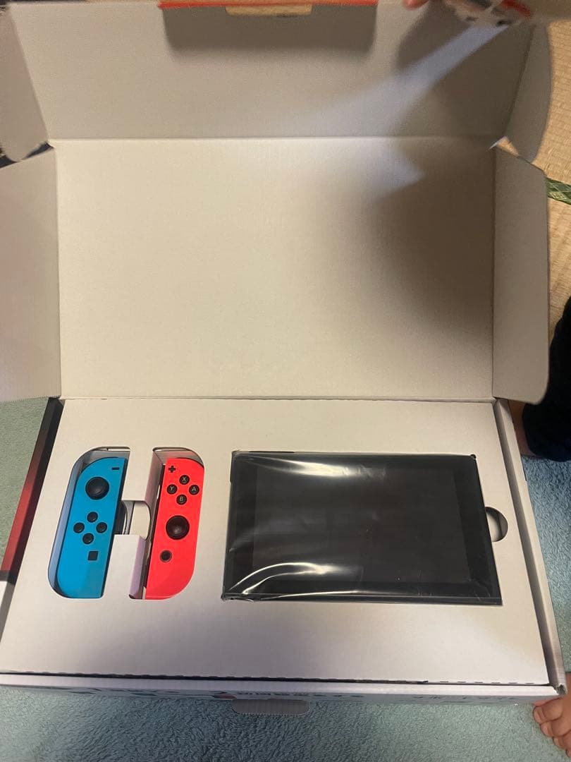 Nintendo Switch 本体 青/赤 緑/ピンクJoy-Con四つ付き