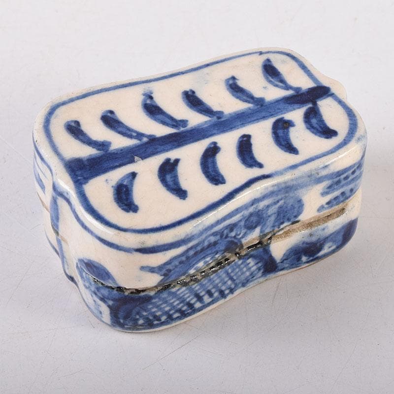 中国　成化年製款　青花　蓋物　時代箱　V　8094