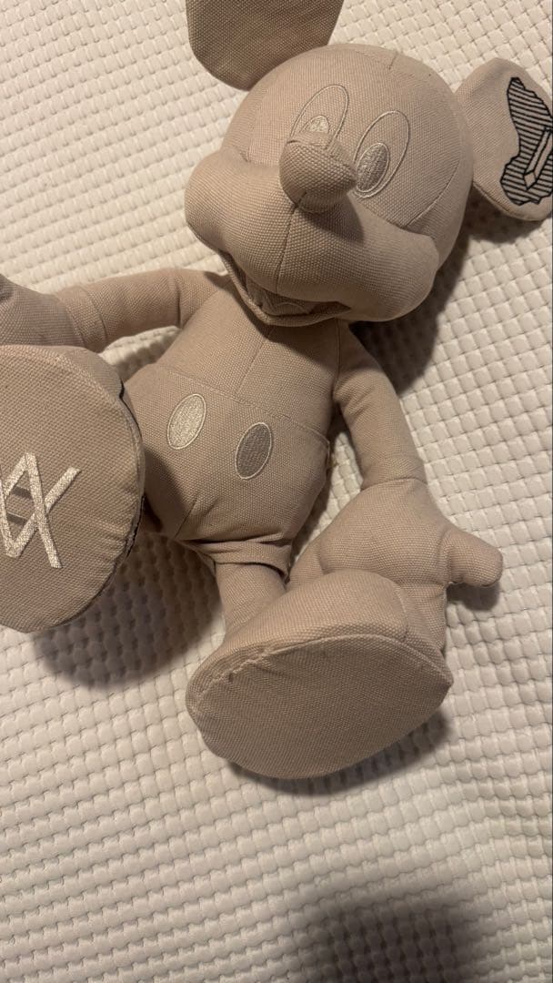 入手困難ダニエルアーシャム daniel arsham ミッキーマウスぬいぐるみ