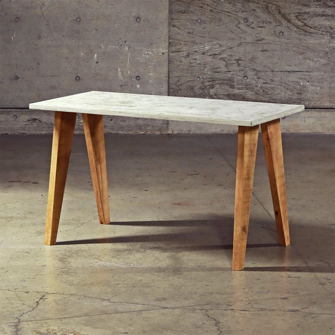 オーダー専用｜デスク｜パソコンデスク｜ライトグレー｜薄塗りモルタル｜三角脚