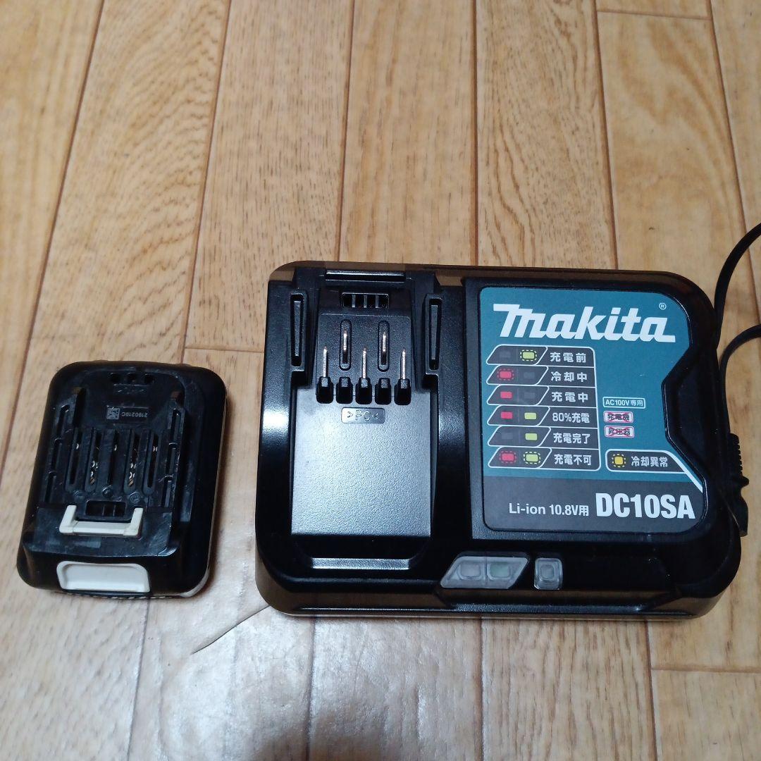 マキタ10.8V充電式クリーナーCL108FD 、純正バッテリー 、純正充電器付