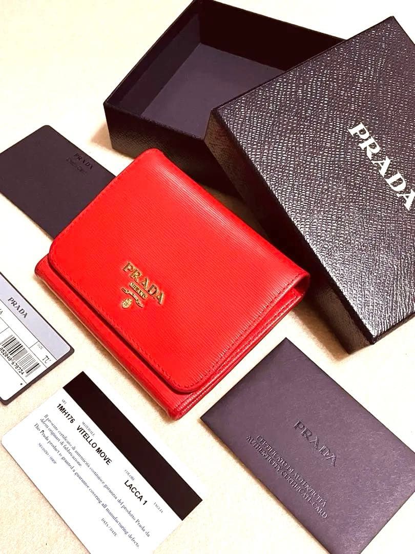美品　PRADA エピレザー 三つ折り財布 レッド　プラダ