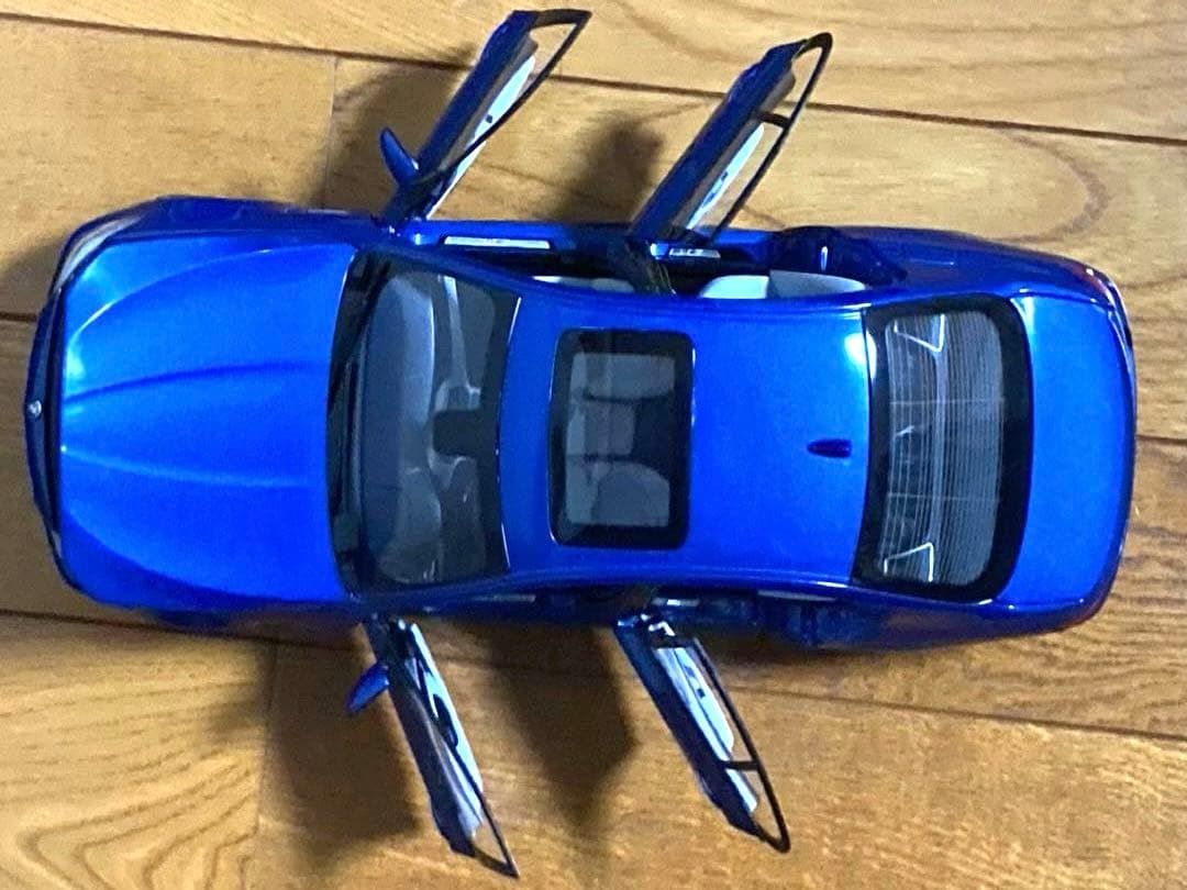 BMW M5 モンテカルロブルーミニカー