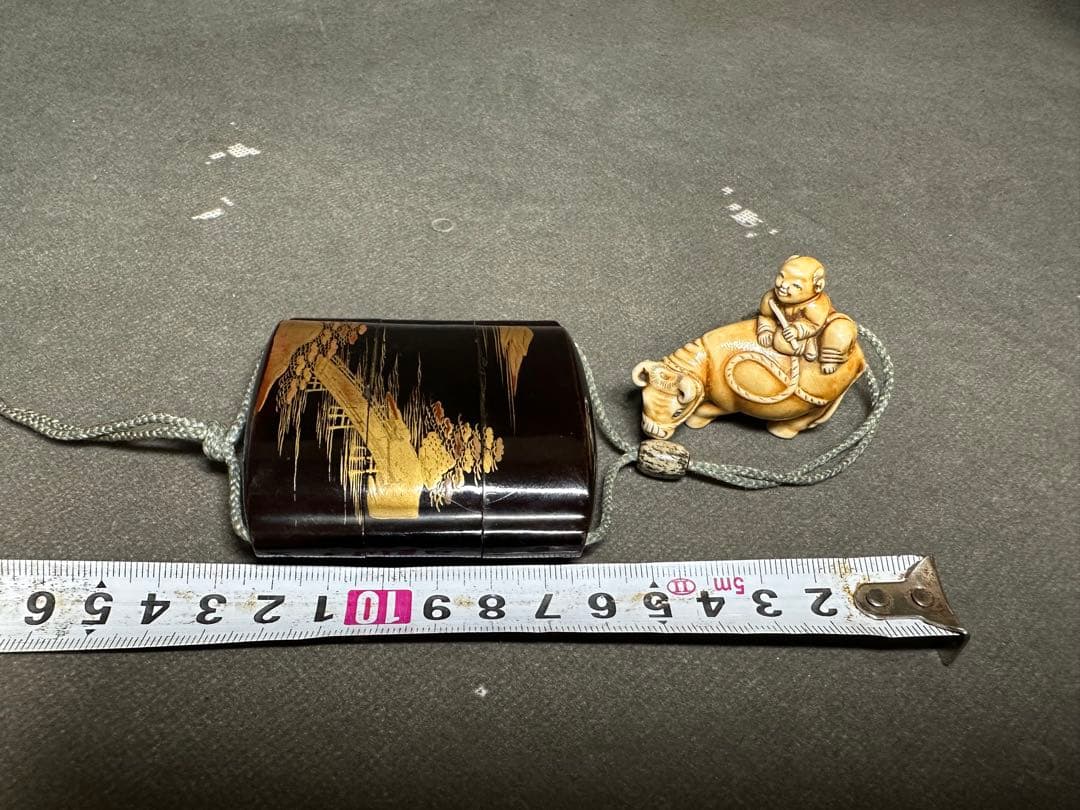 印籠　根付　漆塗　木彫り　置物　古美術品　細密細工　骨董　アンティーク彫刻工芸品