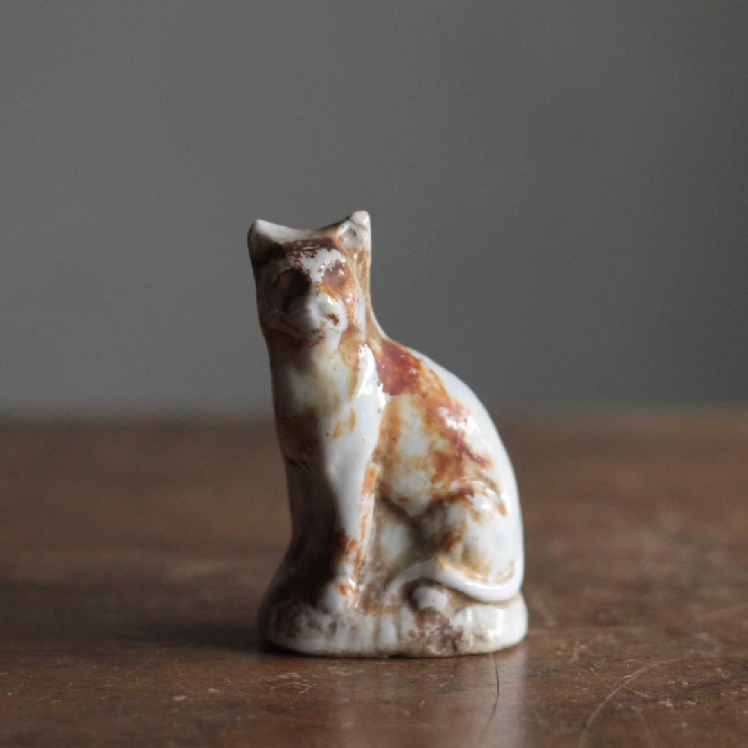 白磁 猫 明治 瀬戸輸出磁器 里帰り品 古道具 アンティーク オブジェ