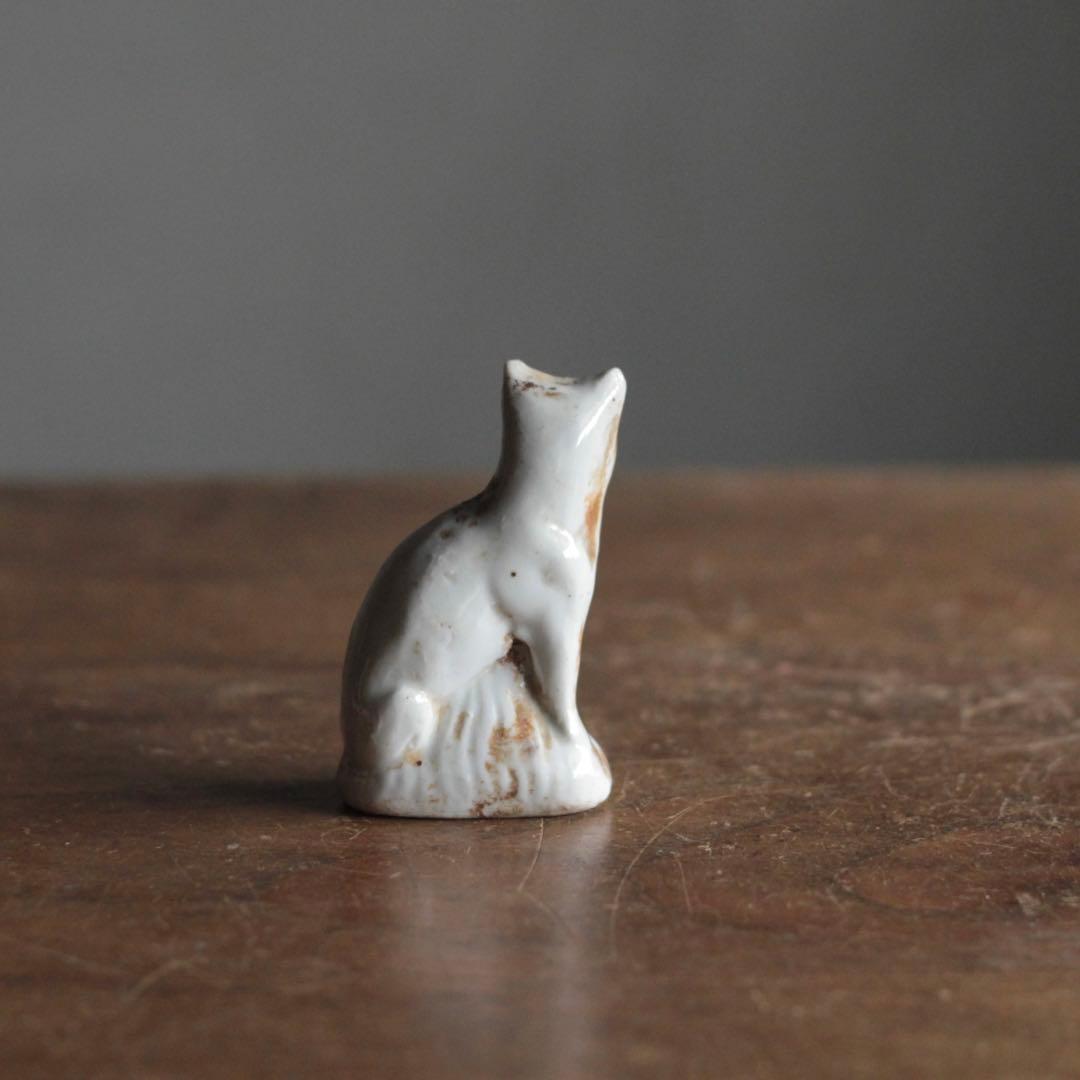白磁 猫 明治 瀬戸輸出磁器 里帰り品 古道具 アンティーク オブジェ