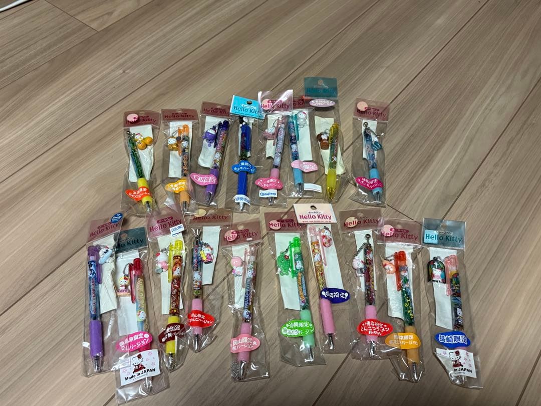 ハローキティ　ご当地ボールペン&シャーペンセット18本
