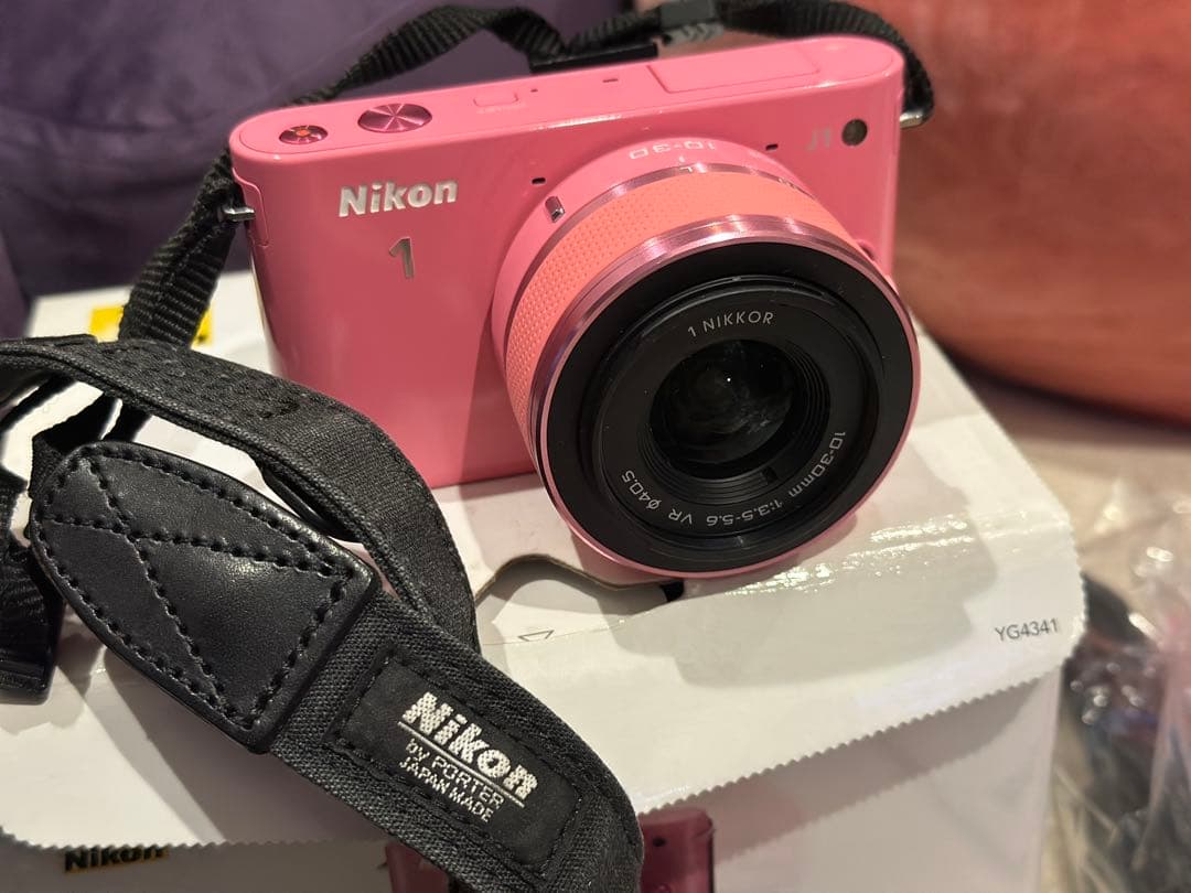 Nikon 1 J1 ピンク 標準ズームレンズキット カメラケース・ストラップ付