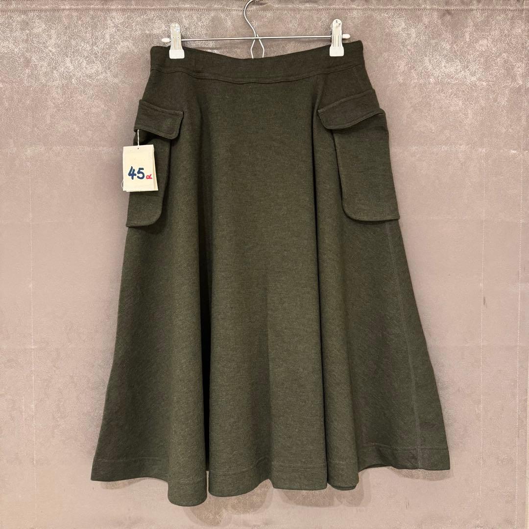 【未使用タグ付き】 45R オリーブグリーン フレアスカート (サイズ2)