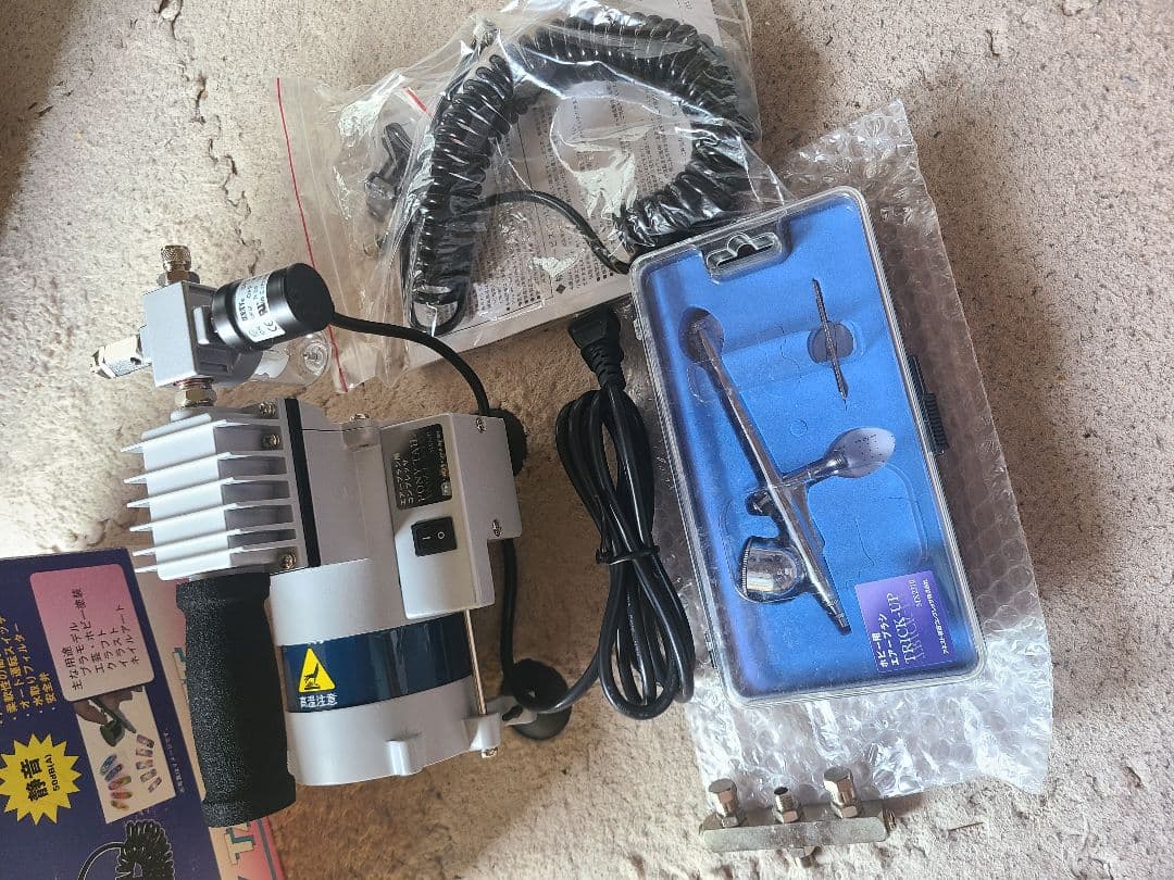 エアーブラシ用コンプレッサー &エアーブラシセット　CHMX6011-1