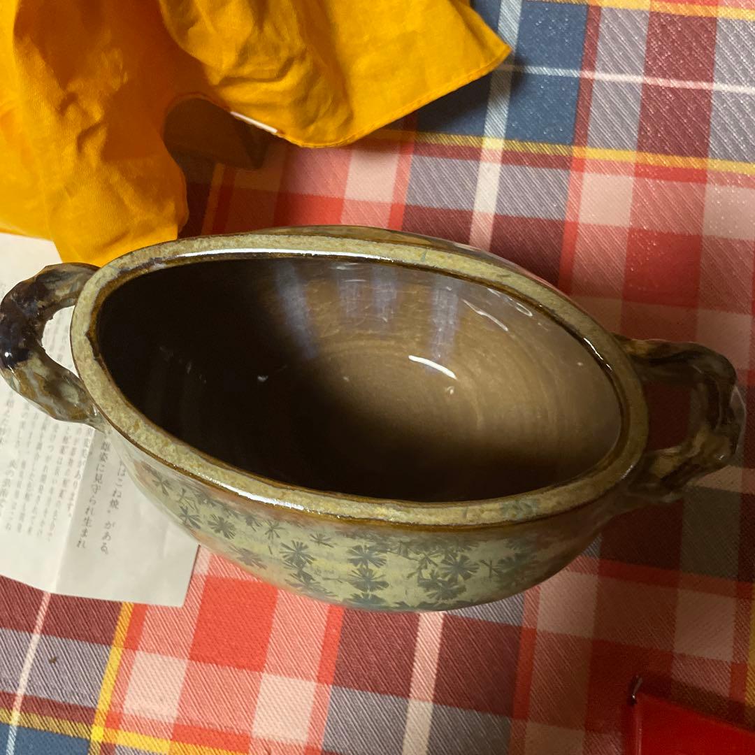 権現窯　権現紋様はこね焼き　青色と白色の花模様の陶器